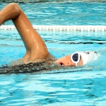 Besser Schwimmen: Schnelle Überwasserphase und hohe Armzugfrequenz