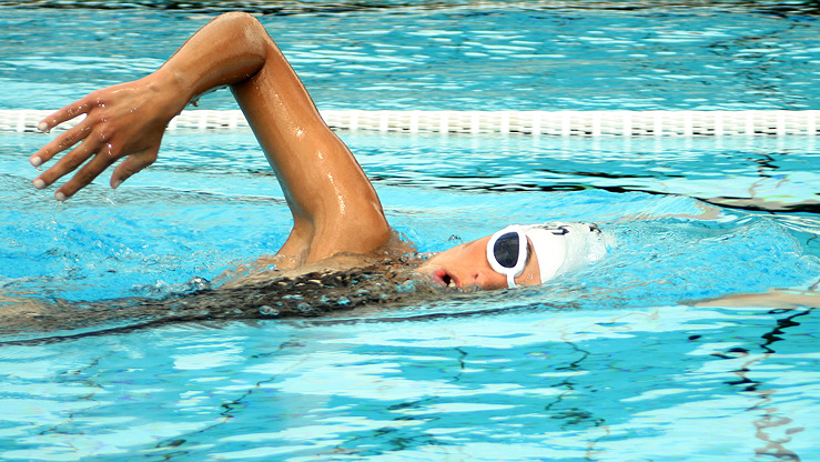 Besser Schwimmen: Schnelle Überwasserphase und hohe Armzugfrequenz