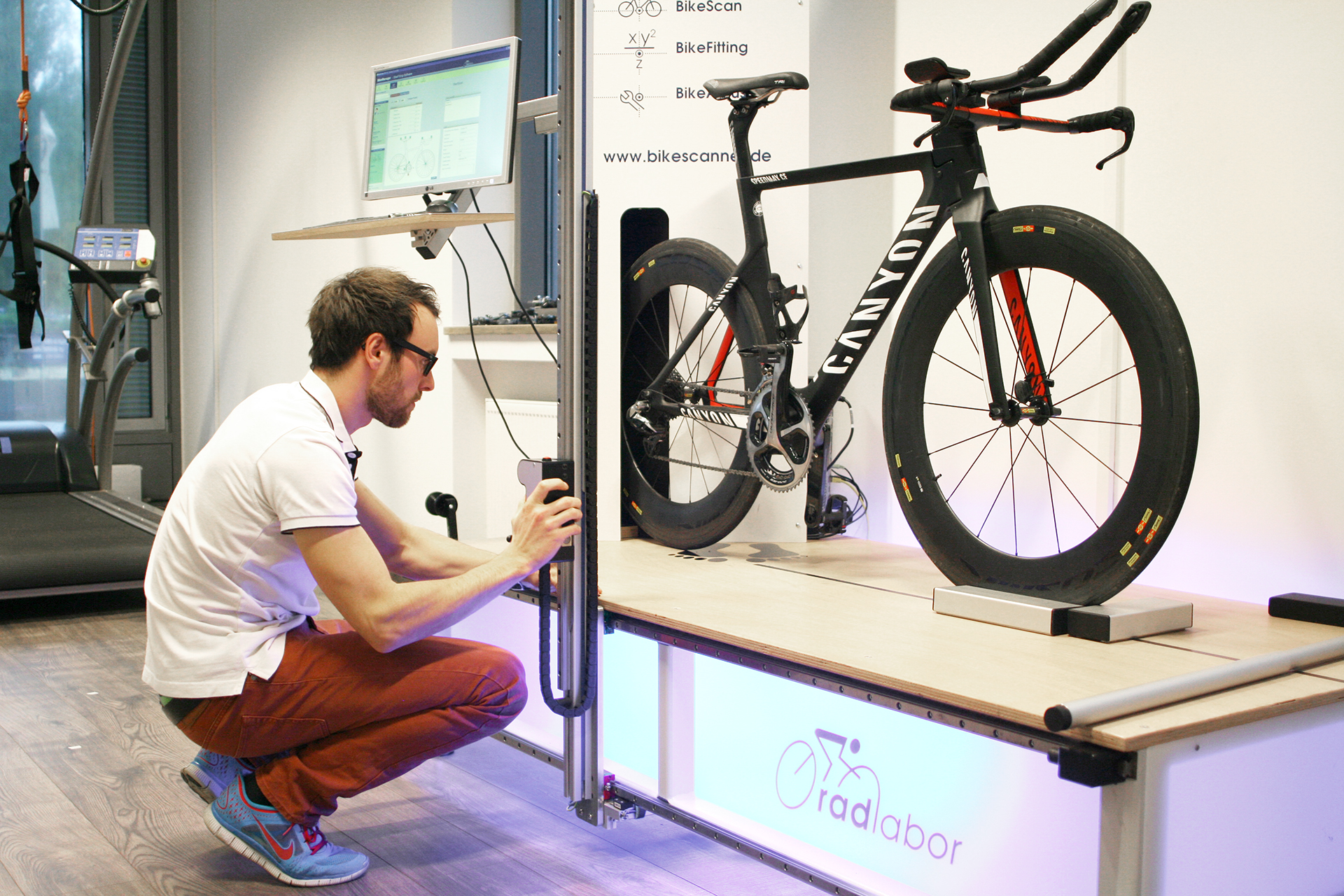 Im Radlabor geht es um die richtige Sitzposition, um die Harmonie von Mensch und Fahrrad, um Muskelkraft und Vortrieb, und um die Faszination des Radfahrens