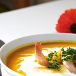 Taste Halloween - Kokos Kürbis Suppe mit Chili und Garnelen