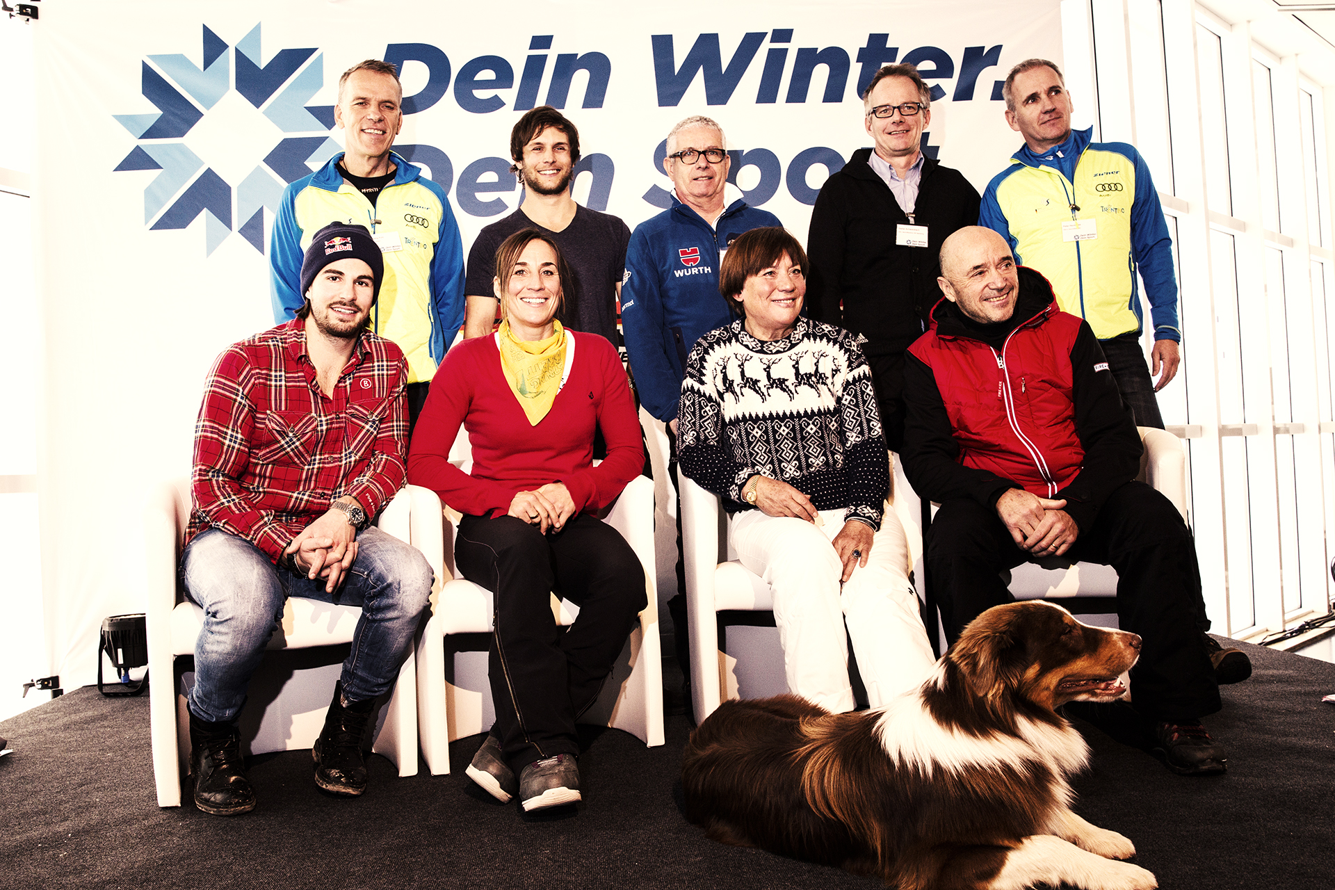 DWDS Auftaktpressekonferenz auf der Zugspitze am 11.12.2014. Hier zu sehen unsere Initiatoren und Paten (hinten v.l.): DSLV-Präsident Wolfgang Pohl, Konstantin Schad, SVD-Präsident Prof. Hanns-Michael Hölz, DSV-Geschäftsführer Stefan Schwarzbach, DSLV-Geschäftsführer Peter Hennekes (vorne v.l.): Bene Mayr, Nicola Thost, Rosi Mittermaier & Christian Neureuther mit Hund Buddy. Foto: Mo Garhammer