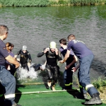 Triathlon Mitteldistanz Erlangen 2015 / Mit hartem Endspurt als Erster aus dem Wasser – First Out Of Water nach 29 min im Main-Donau-Kanal © Jamie Ann Drexl