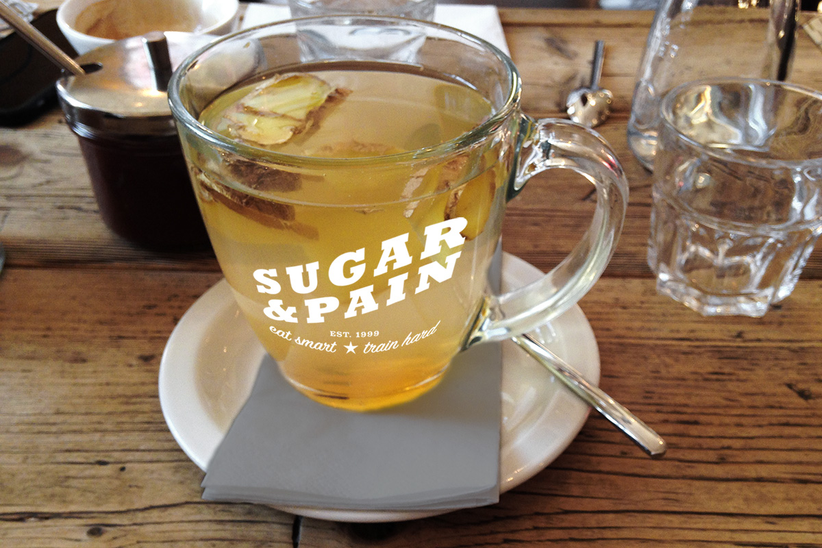 Nach den Festen kommt das Fasten: Ingwer Tee ist gesund und unterstützt die Fettverbrennung © sugarandpain.com