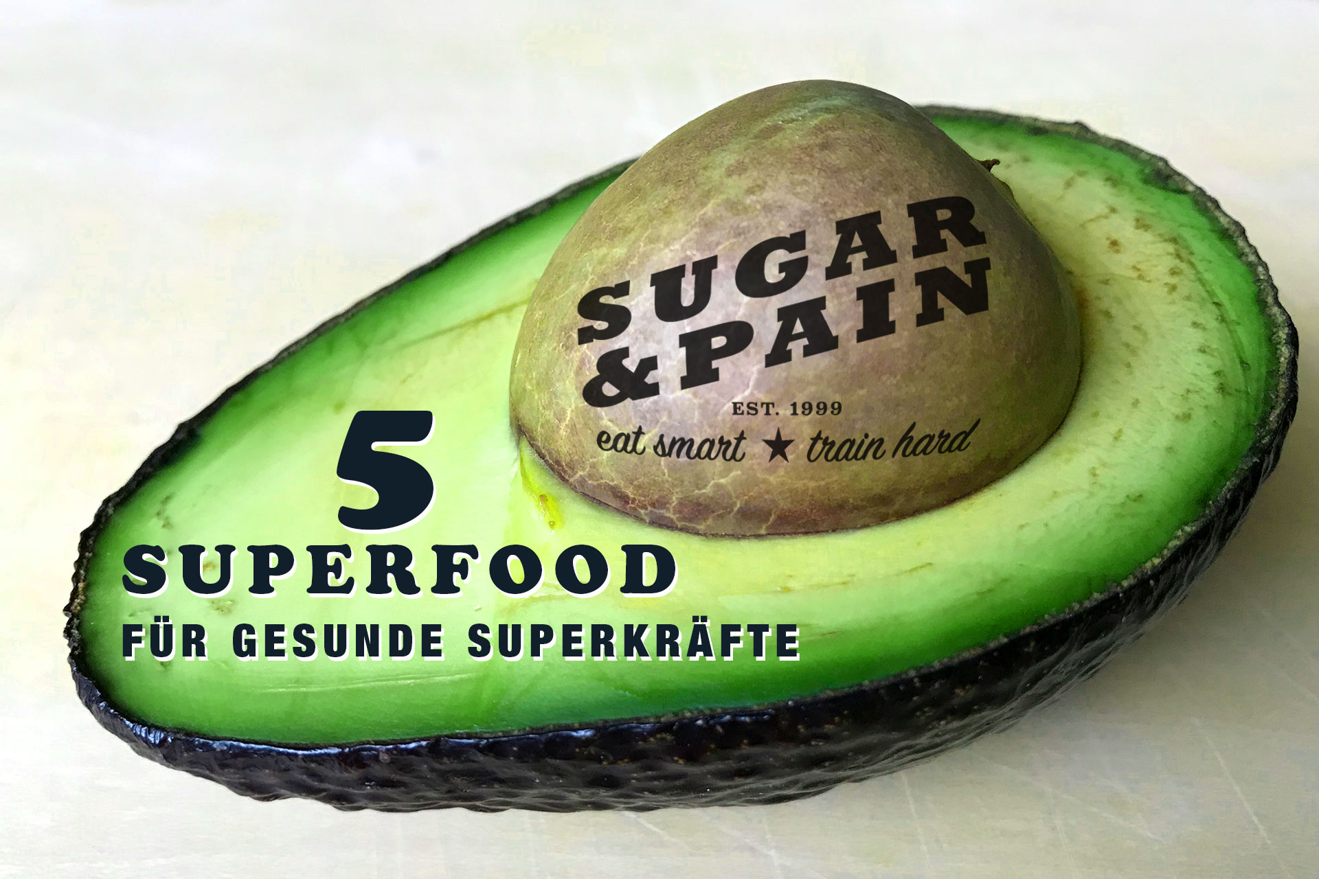 ERNÄHRUNG UND GESUNDHEIT 5 Superfood für gesunde Superkräfte / AVOCADO – DIE FETTREICHE SUPERFRUCHT Die mehrfach ungesättigten Fettsäuren in der Avocado liefern hochwertige Energie, regen die Fettverbrennung an und schützen vor Herz-Kreislauf-Erkrankungen. © stefandrexl.com
