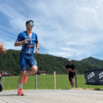 CHALLENGE WALCHSEE 2021 Frederic Funk krönt sich zum Europameister / Uneinholbar fliegt der deutsche Jungprofi über die Laufstrecke im malerischen Kaiserwinkl / Titel © Stefan Drexl / SUGAR & PAIN