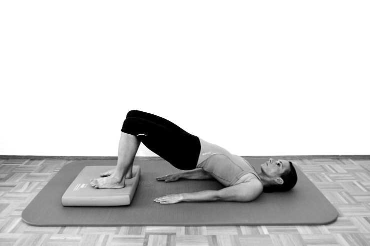 ATHLETIK TRAINING / RUMPF IST TRUMPF Der Becken-Lift für Rücken und Po © SUGAR & PAIN