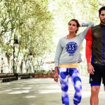 Laufen ist ein Sport, der immer beliebter wird. Viele Menschen nutzen ihre Freizeit, um bei Lauftouren im Stadtpark oder im Wald neue Energie zu tanken und den Alltagsstress hinter sich zu lassen. Für alle Laufbegeisterten bietet Odlo auch in der kommenden Saison SS15 eine professionelle Running-Kollektion an